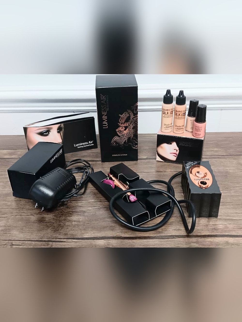 Luminess Airbrush Makeup Kit with Pink Accent and Nude Foundation Shades - Picture 1 of 3